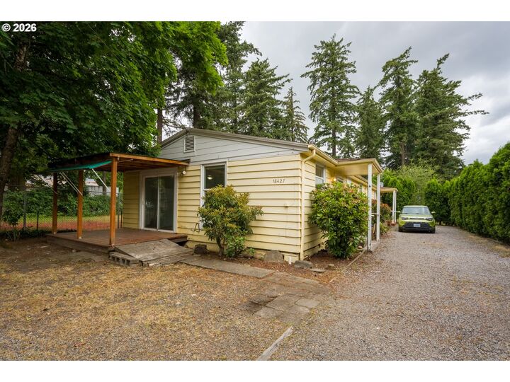 Property Photo: 18427 SE Yamhill St OR 97233