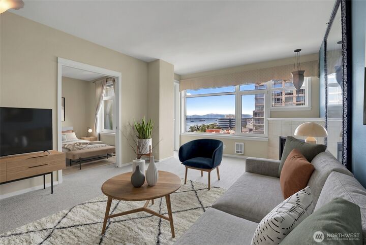 Property Photo:  2801  1st Avenue 618  WA 98121 