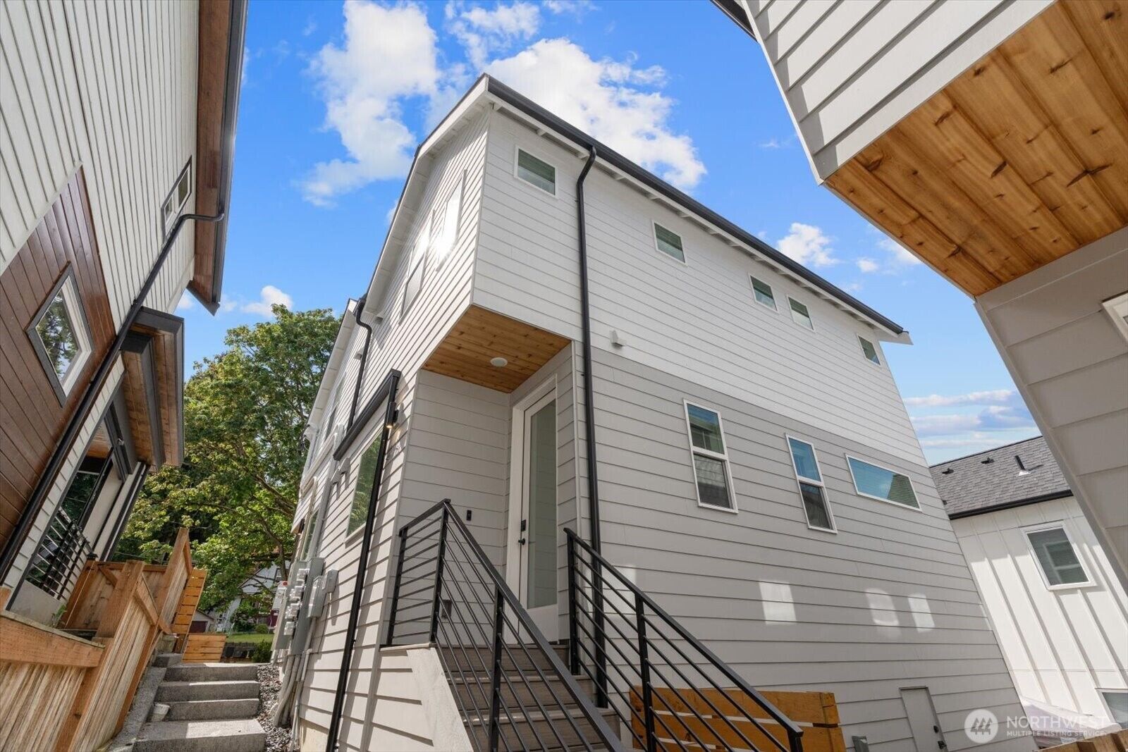 Property Photo: 10338 Wallingford Avenue N B WA 98133