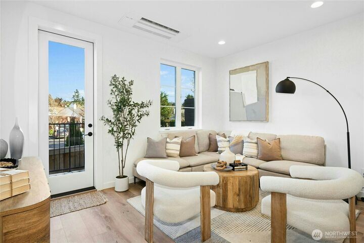 Property Photo:  112 E  2nd Street S  WA 98033 