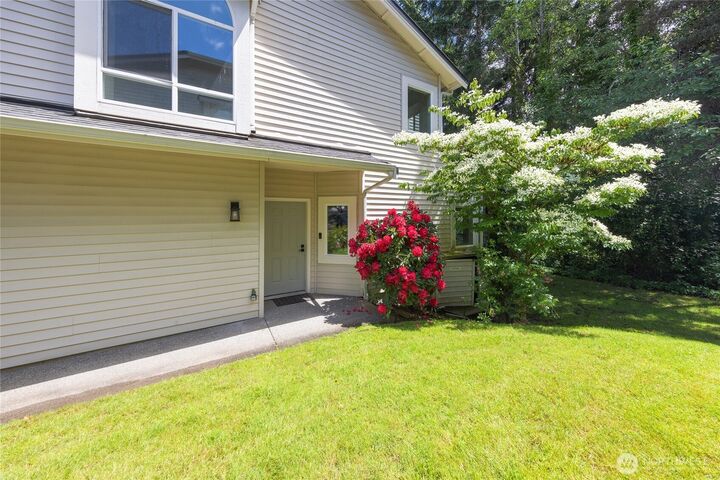 Property Photo:  12541 NE 7th Place  WA 98005 