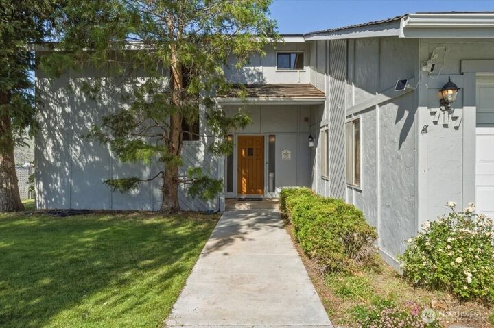 Property Photo:  717 N  Golf Course Drive  WA 98816 