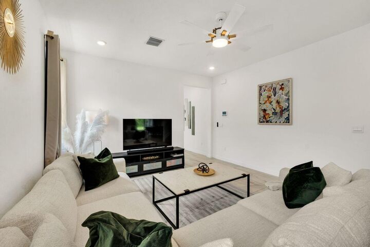 Property Photo:  4506 Catalina Way  FL 33463 
