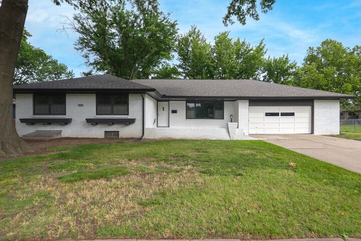 Property Photo: 6720 E Zimmerly St KS 67207