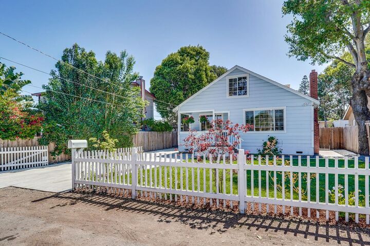 Property Photo:  2220 Ralmar Avenue  CA 94303 