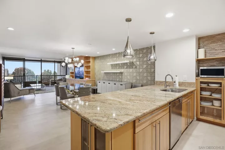 Property Photo:  2500 Torrey Pines Rd 403  CA 92037 