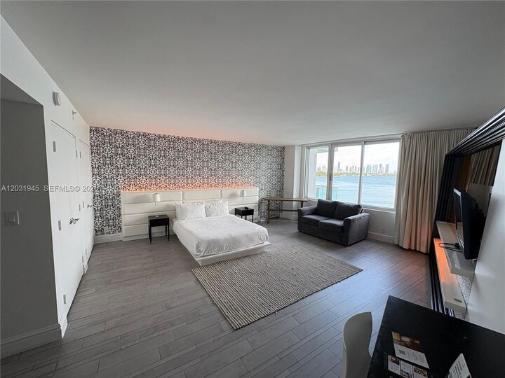 Property Photo: 1100 West Ave 418 FL 33139