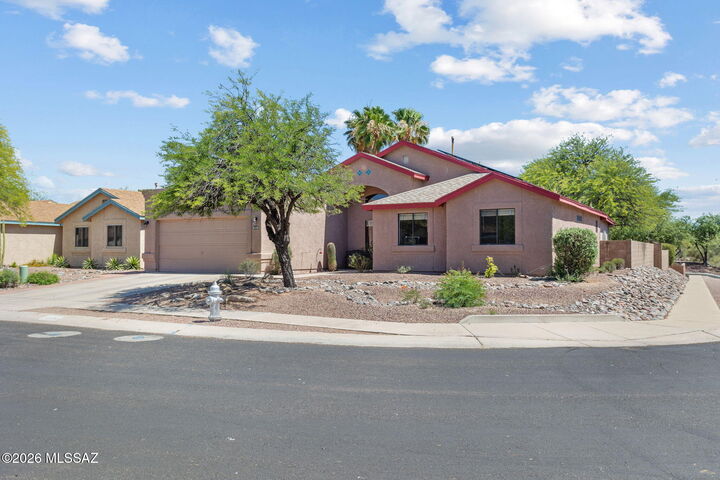 Property Photo: 8185 E Mesquite Ridge Circle AZ 85710