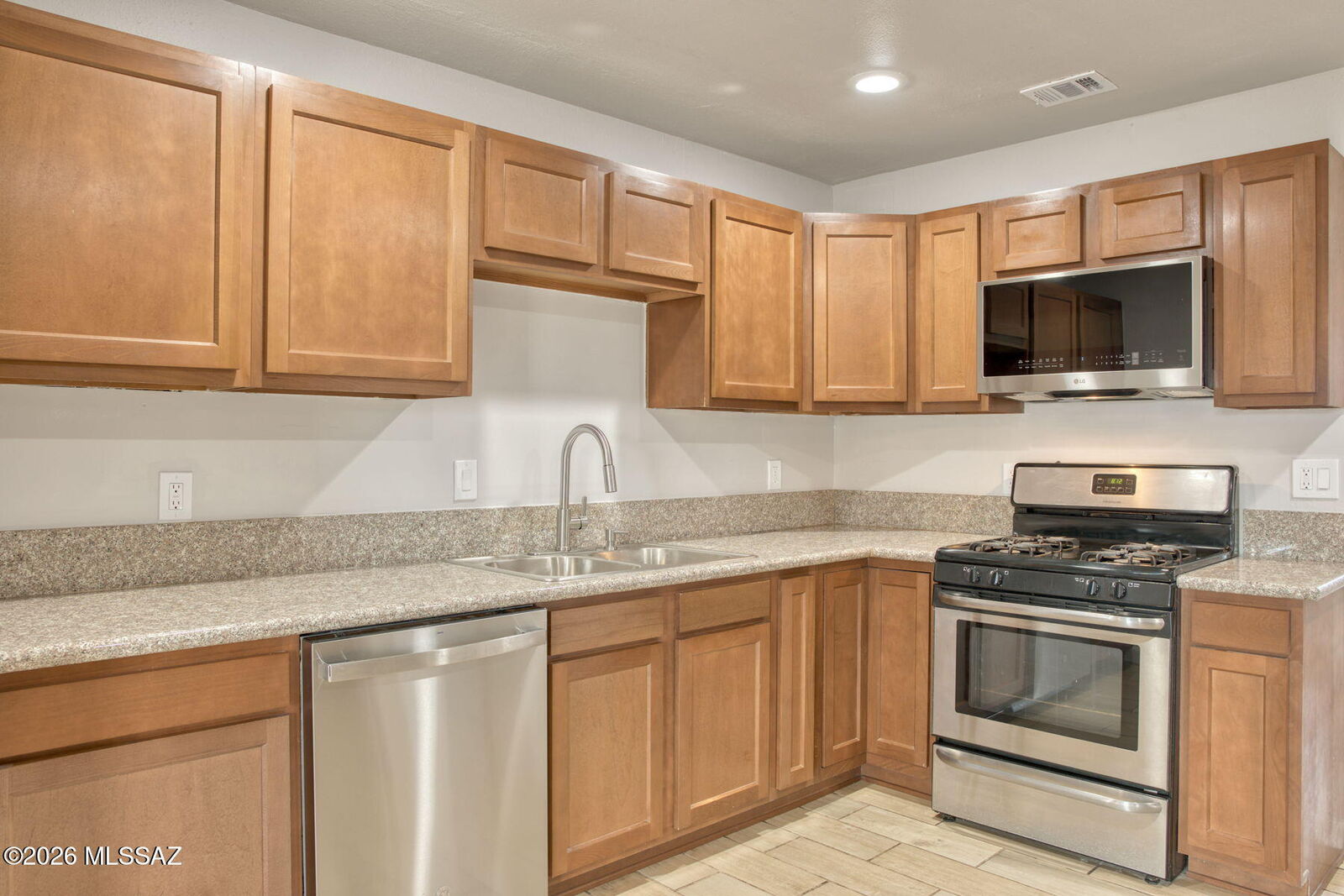 Property Photo: 949 W Calle Aragon AZ 85756