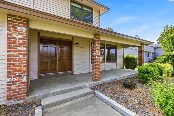 Property Photo:  2024 Hoxie Ave  WA 99354 