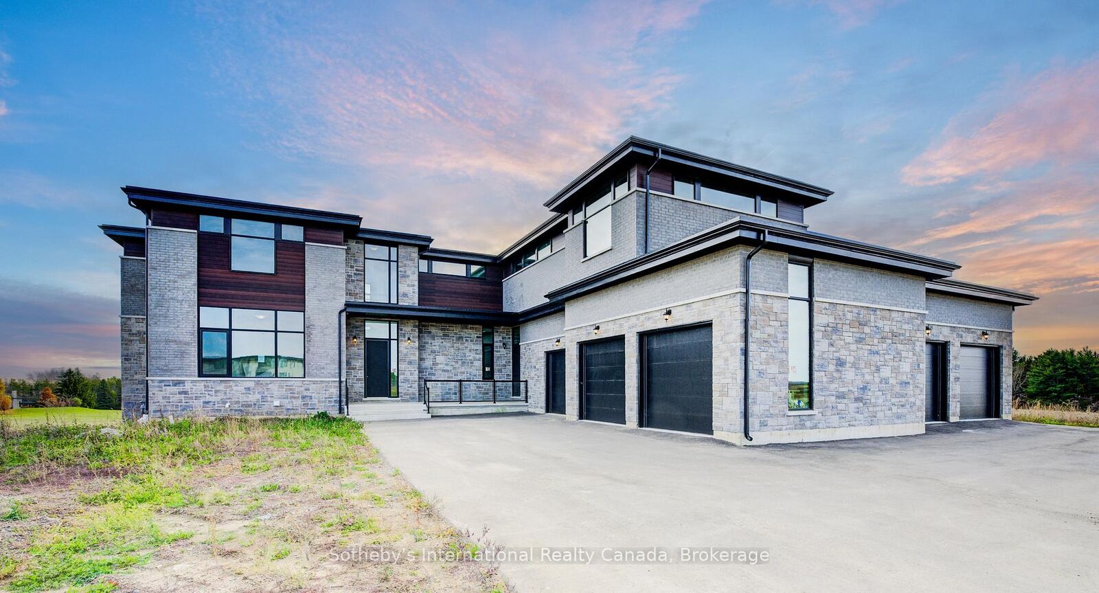 Property Photo: 6 Sugarbush Court ON L7G 4S7