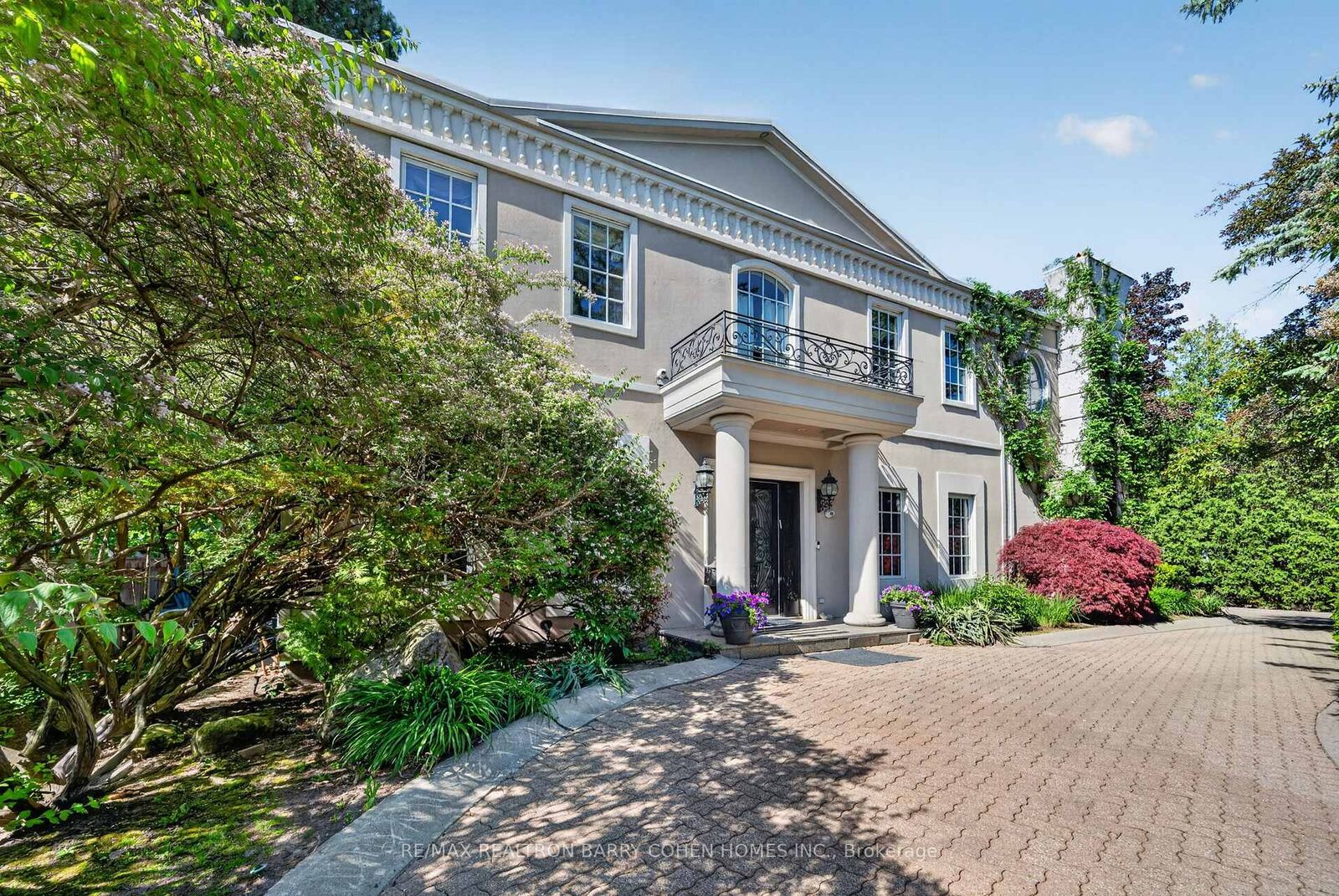 Property Photo: 21 Fifeshire Road ON M2L 2G4