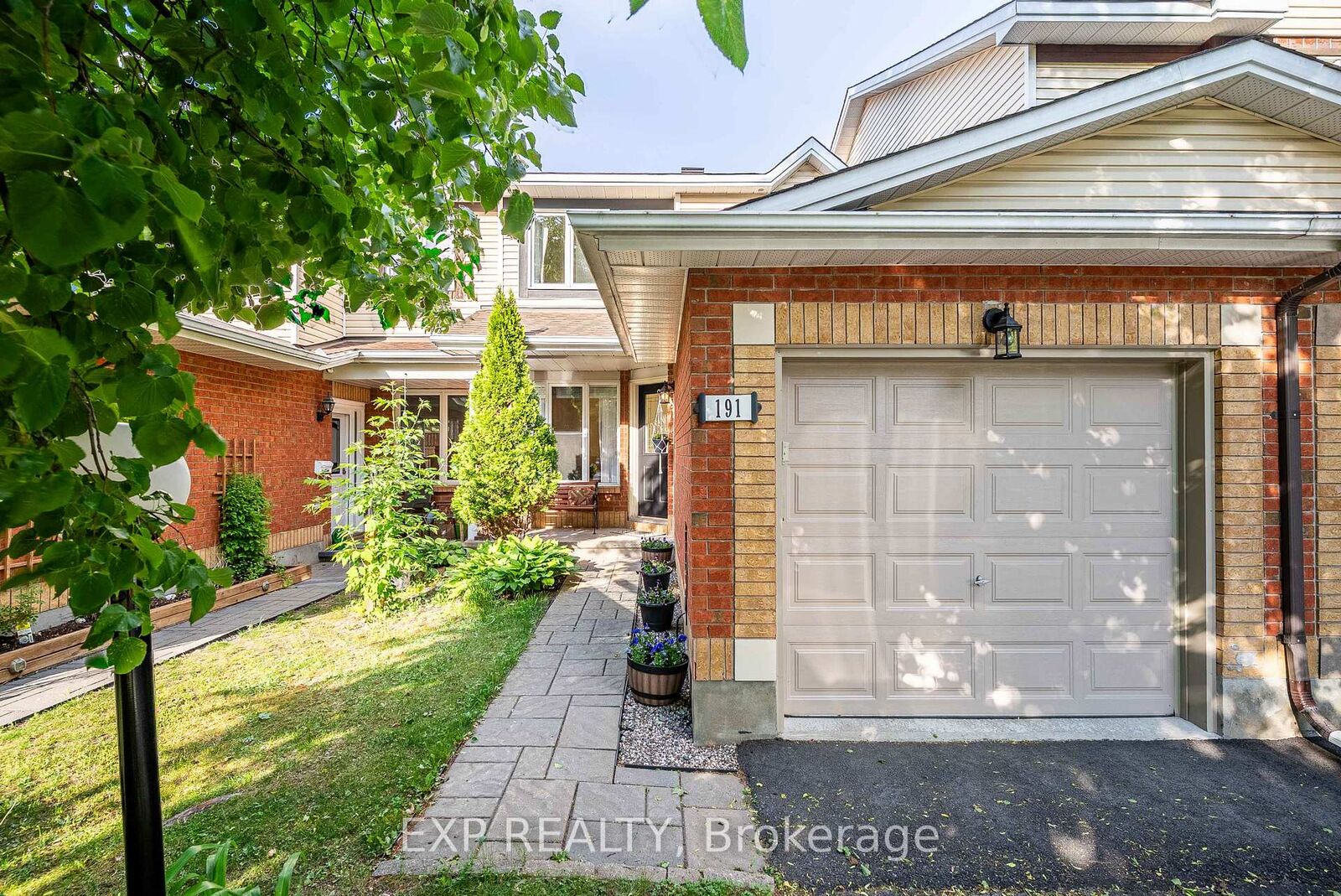 Property Photo: 191 Beatrice Drive ON K2J 4P2