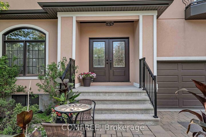 Property Photo: 1385 McMahon Avenue ON K1T 1C2