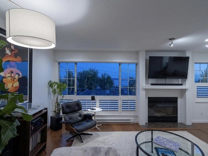 Property Photo: 2440 Haywood Avenue 202 BC V7V 1Y1