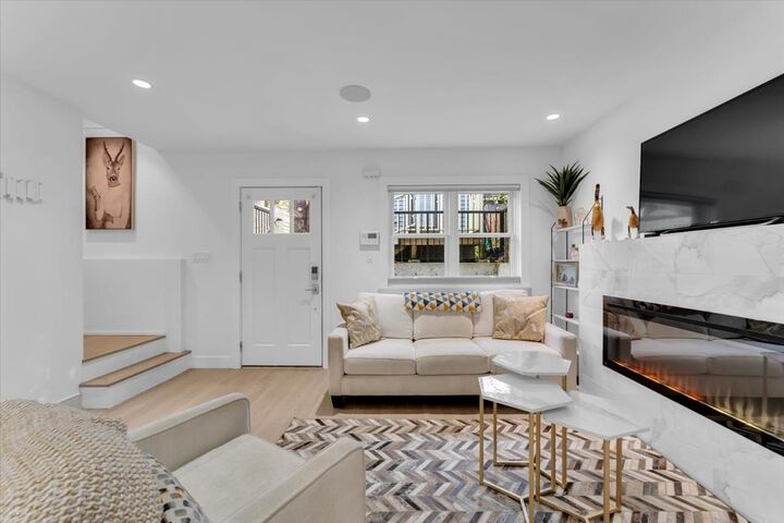 1020 Odlum Drive — photo 1