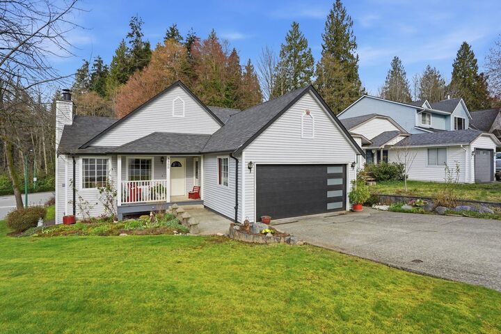 3300 Manning Crescent — photo 1