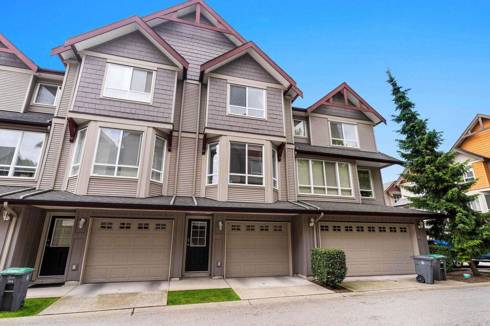 Property Photo:  16772 61 Avenue 6  BC V3S 4P2 