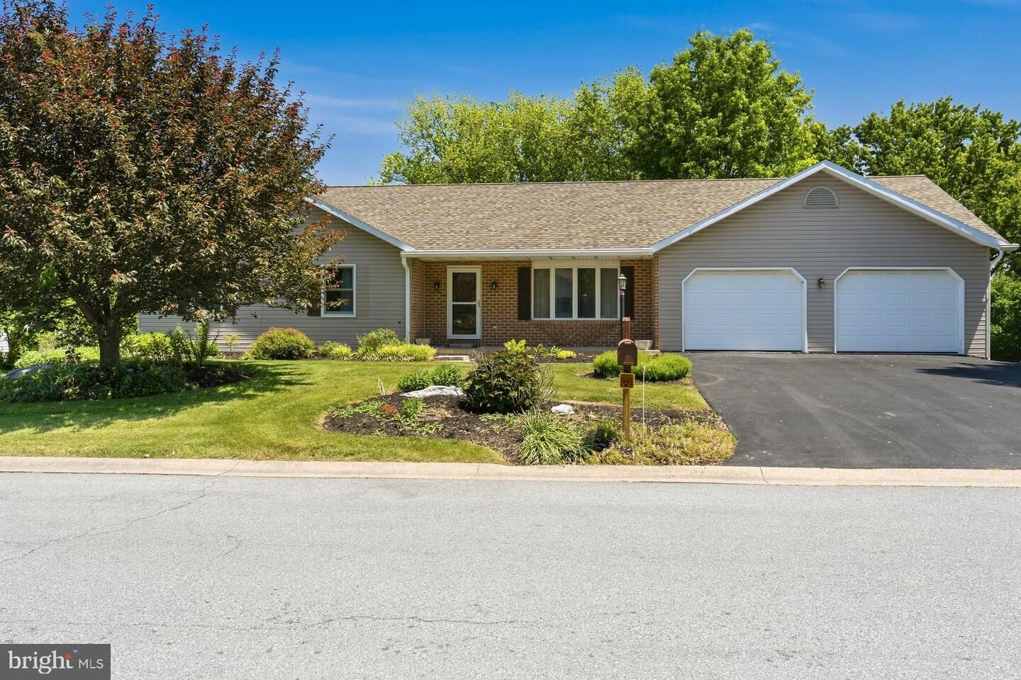 Property Photo:  630 Richfield Drive  PA 17042 