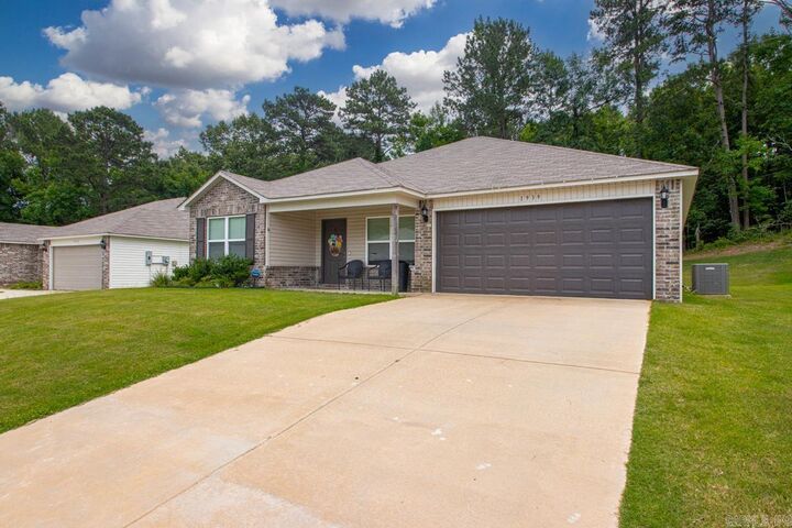 Property Photo: 1939 Auburn Hills Drive AR 72015