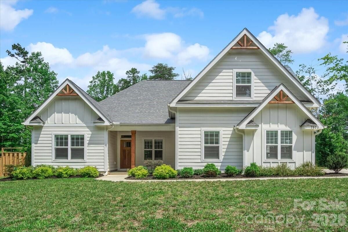 Property Photo:  7575 Deer Track Drive  NC 28037 