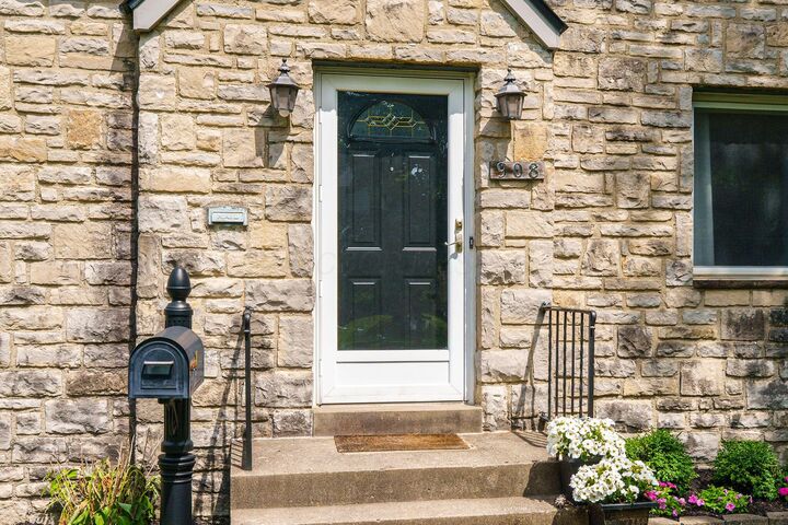 Property Photo:  908 Vernon Road  OH 43209 