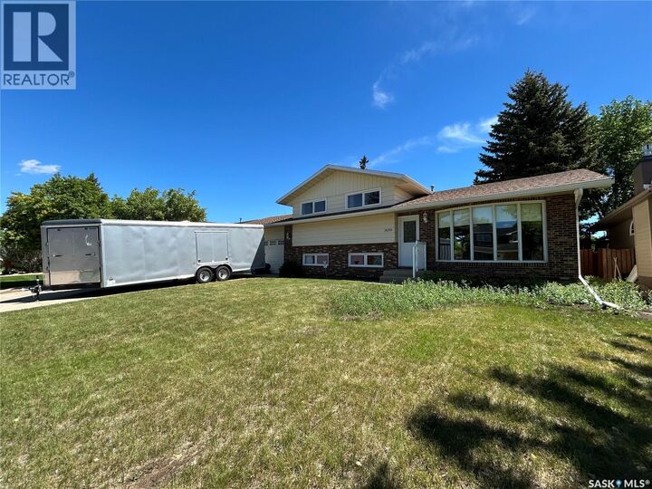 Property Photo:  1639 11th Avenue NW  SK S6H 6M5 