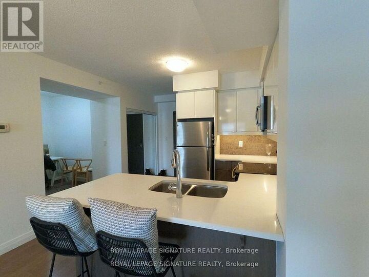 Property Photo: 53 Arthur Street 607 ON N1E 0P5