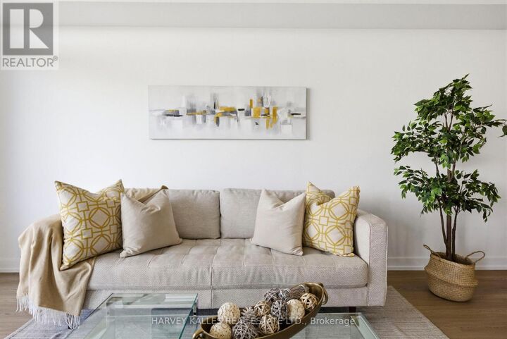 Property Photo:  103 The Queensway 701  ON M6S 5B3 