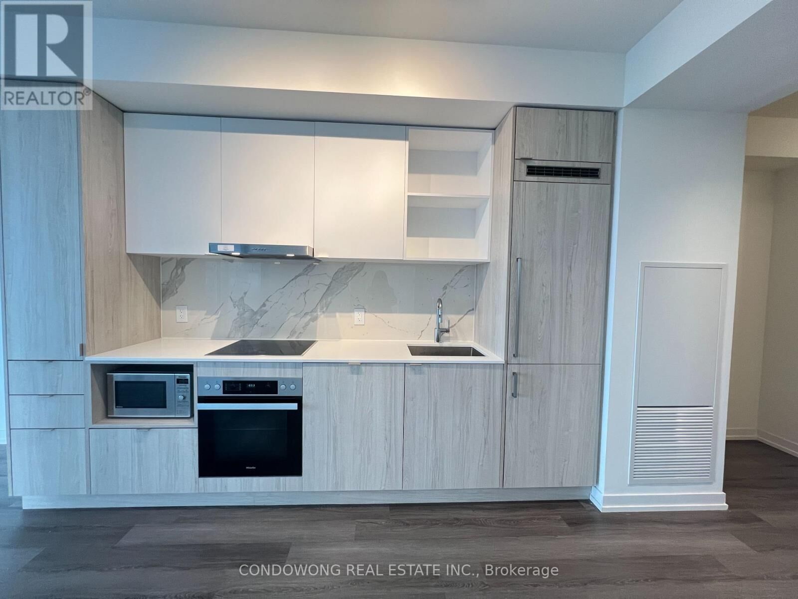Property Photo:  138 Downes Street 6212  ON M5E 0E4 