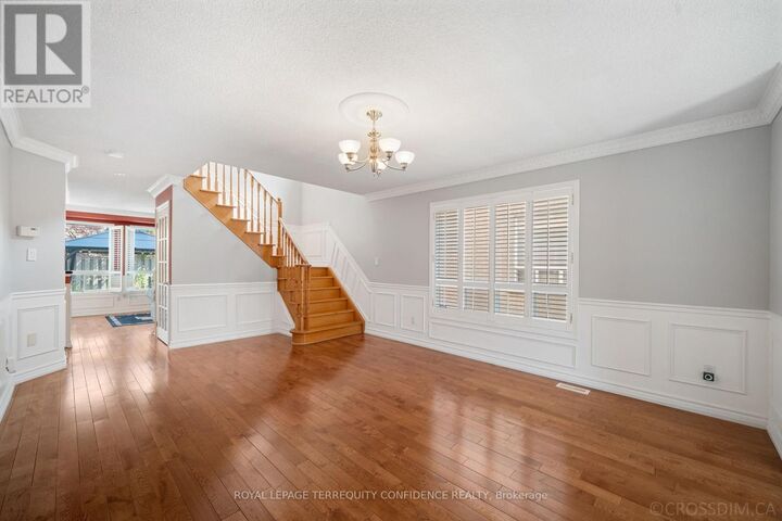 Property Photo:  131 Laurelhurst Crescent  ON L4H 2N1 