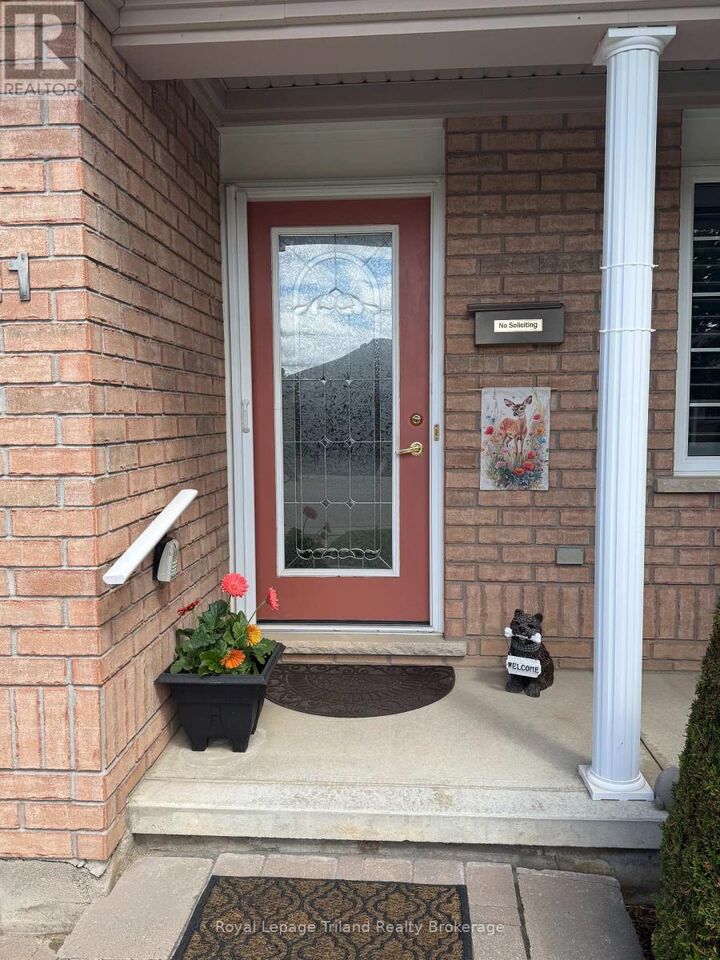 Property Photo: 121 Weston Drive ON N4G 5X1