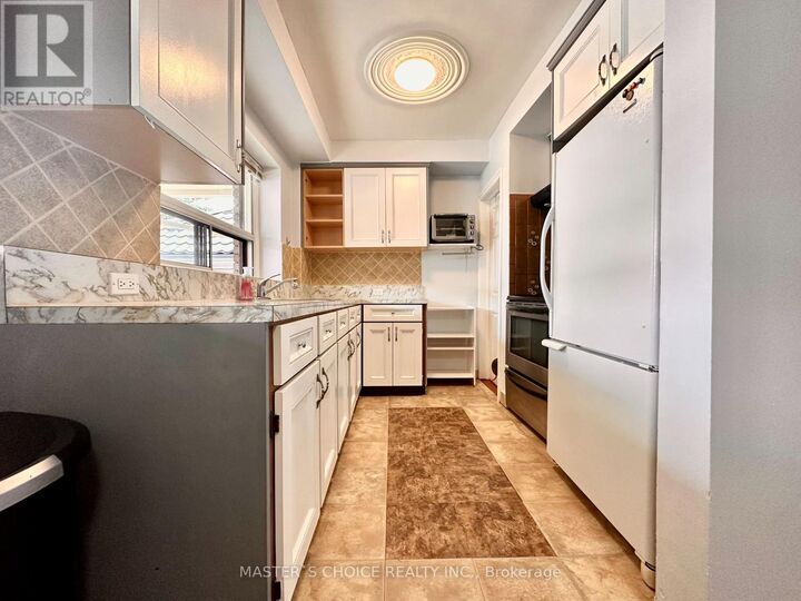 Photo de la propriété:  116 Lonborough Avenue Upper  ON M6M 1Y1 