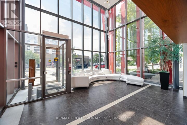 Property Photo:  15 James Finlay Way 922  ON M3M 0B3 