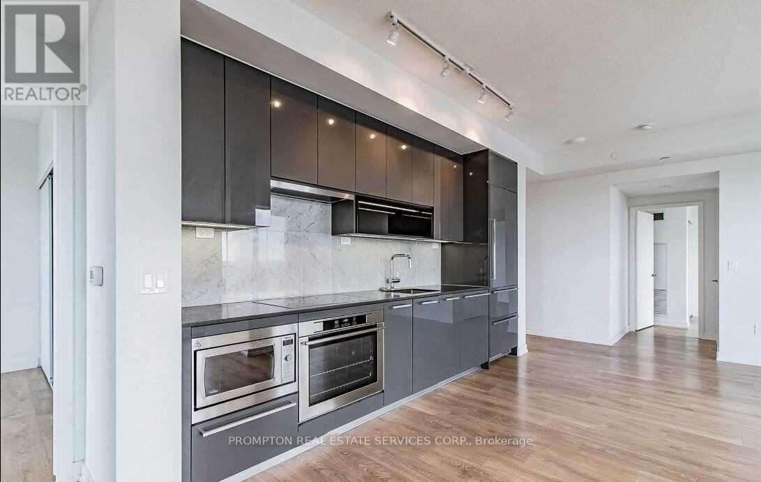 Property Photo: 117 McMahon Drive 2702 ON M2K 0E4