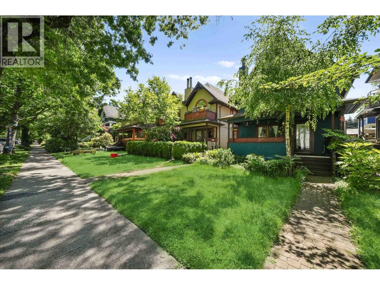 Property Photo:  154-168 West 11th Avenue  BC V5Y 1S7 
