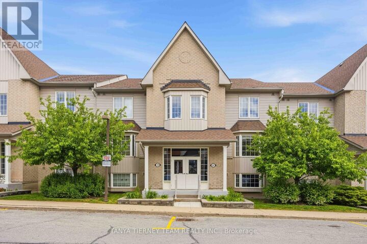 Photo de la propriété:  21 Petra Way 2  ON L1R 0A6 