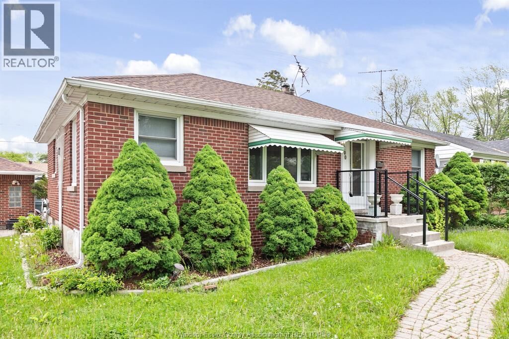 Property Photo: 3200 Longfellow Avenue Lower ON N9E 2L6