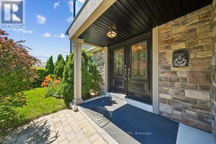 Property Photo: 987 Sierra Boulevard ON L4Y 2E3