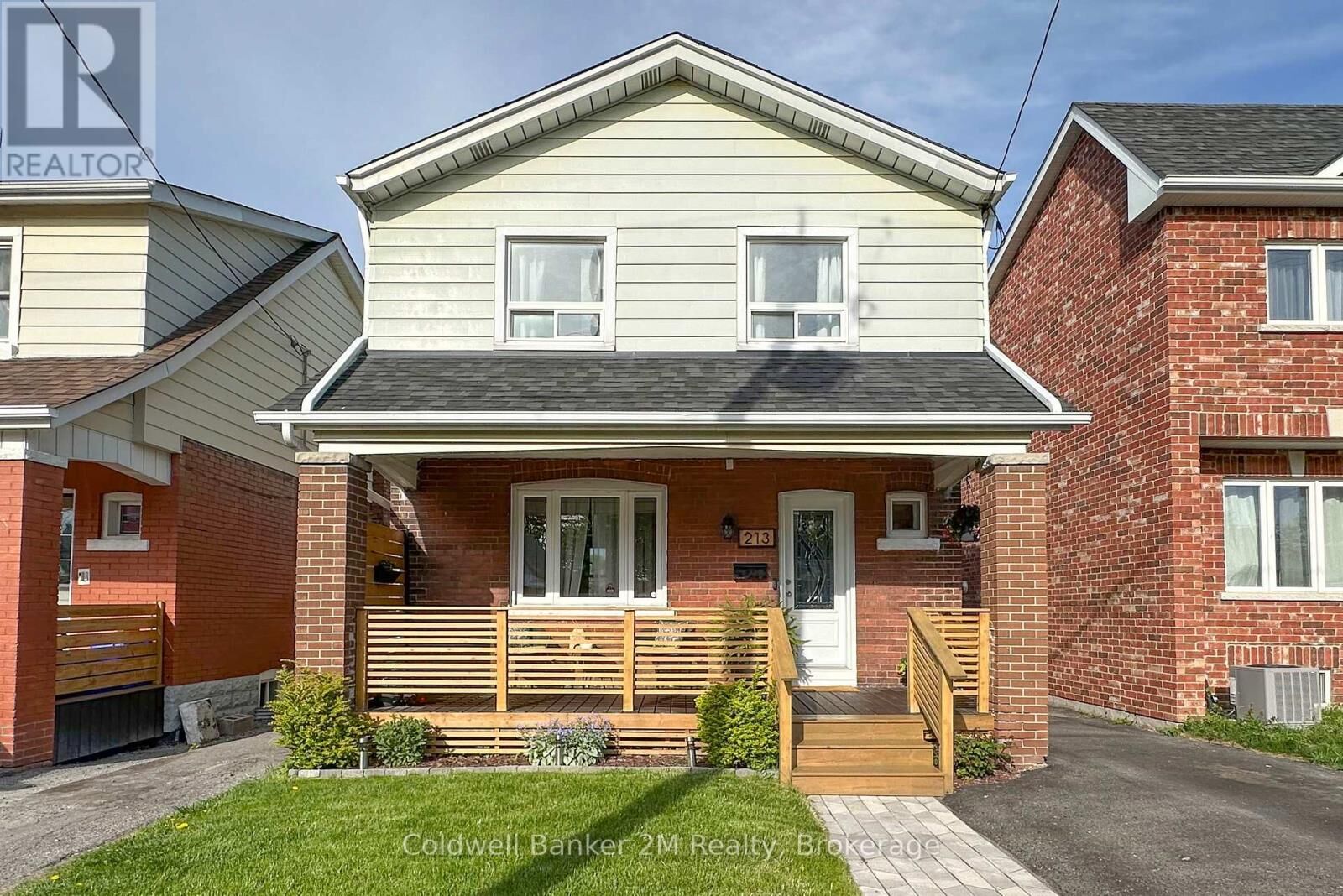 Photo de la propriété:  213 Huron Street  ON L1H 5E5 