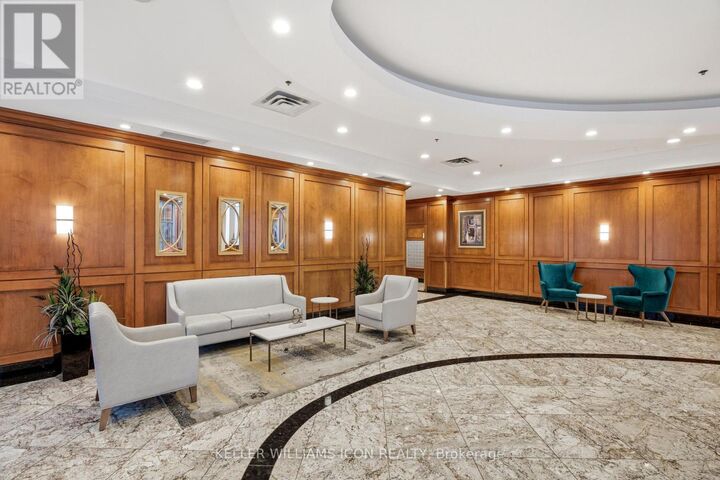 Property Photo: 242 Rideau Street 704 ON K1N 0B7
