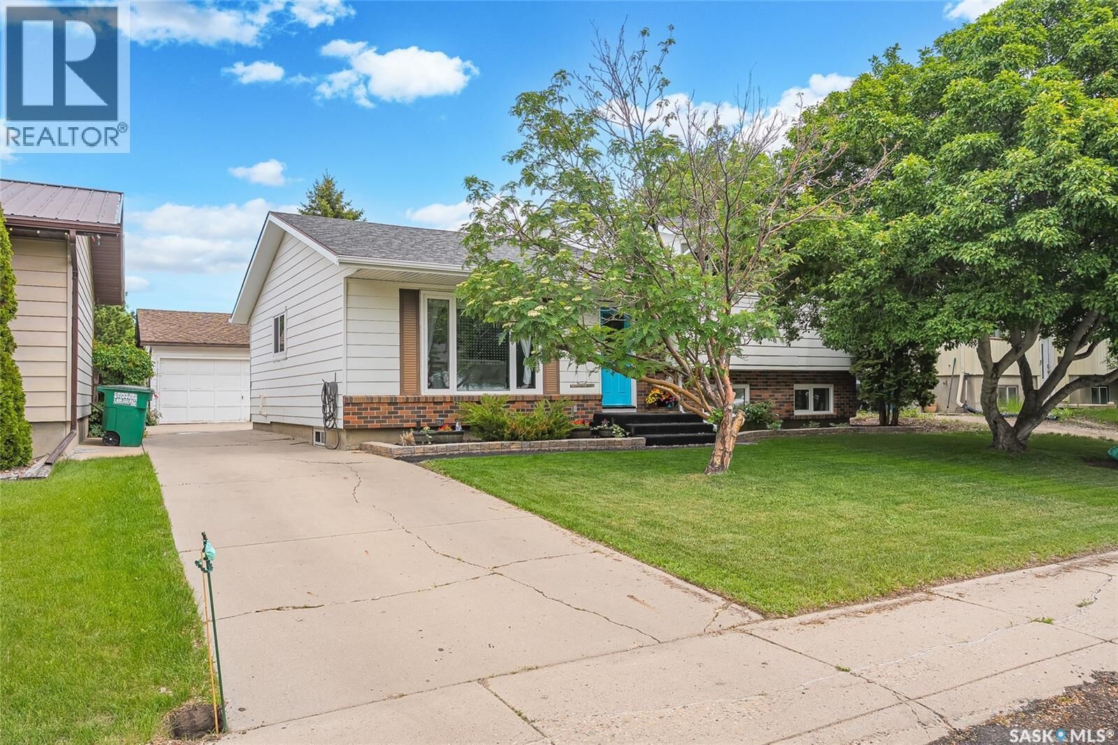 Property Photo: 162 Makaroff Road SK S7L 6J9