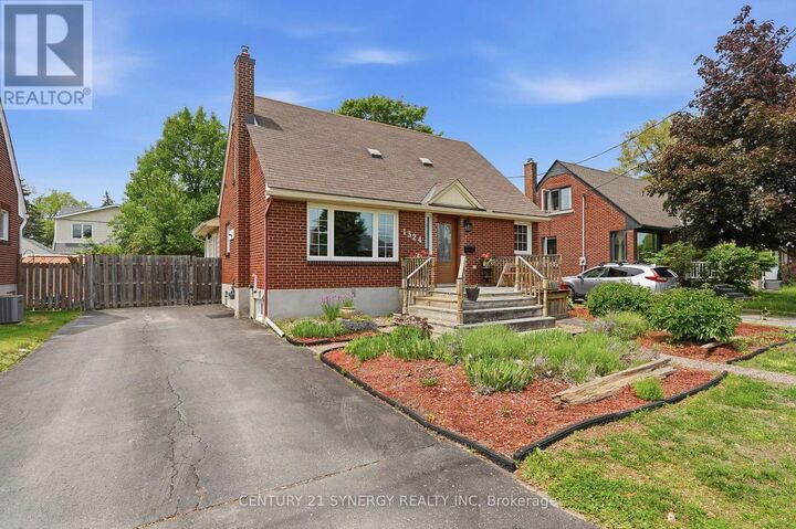 Property Photo: 1324 Avenue O ON K1G 0A9