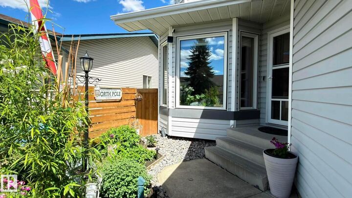Property Photo:  825 112B St NW  AB T6J 6W3 