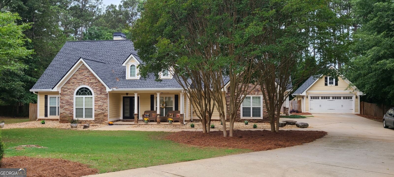 Property Photo: 304 Pembroke Court GA 30252