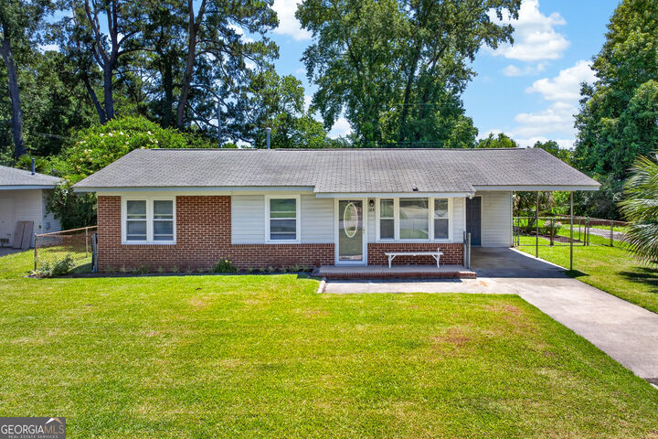Property Photo: 104 Gordon Street GA 31407