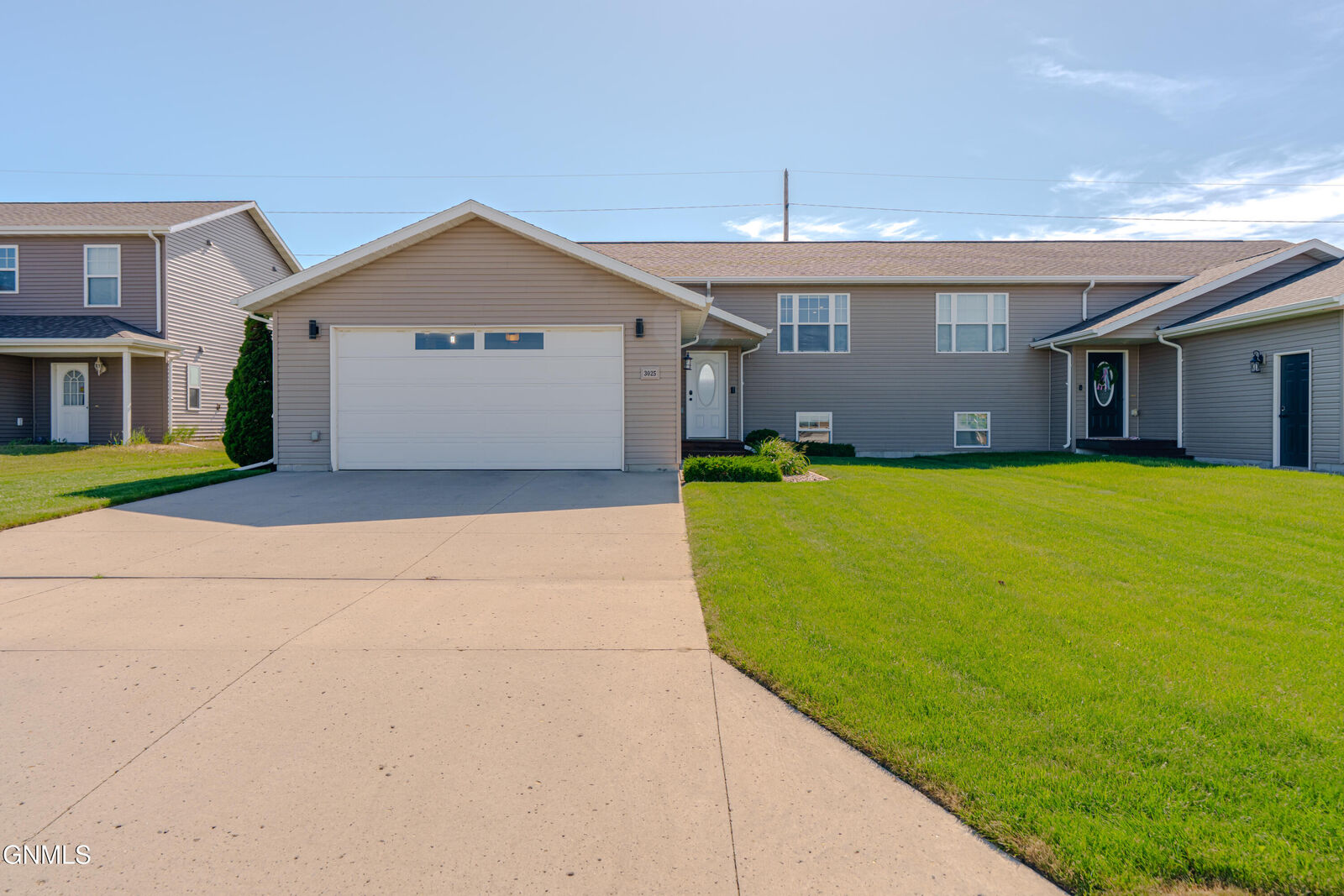 Property Photo:  3025 McCurry Way  ND 58504 