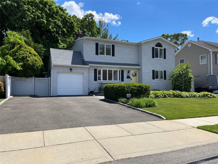 Property Photo:  41 Birchfield Avenue  NY 11702 