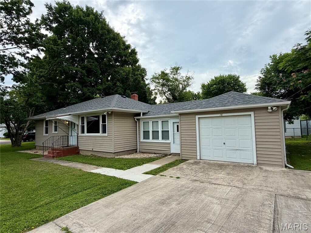 Property Photo:  78 N Circle Drive  IL 62024 