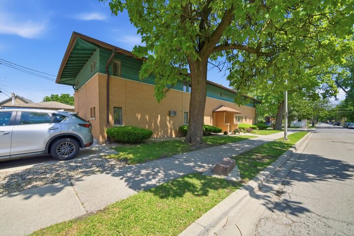 Property Photo:  7525 Adams Street 1W  IL 60130 